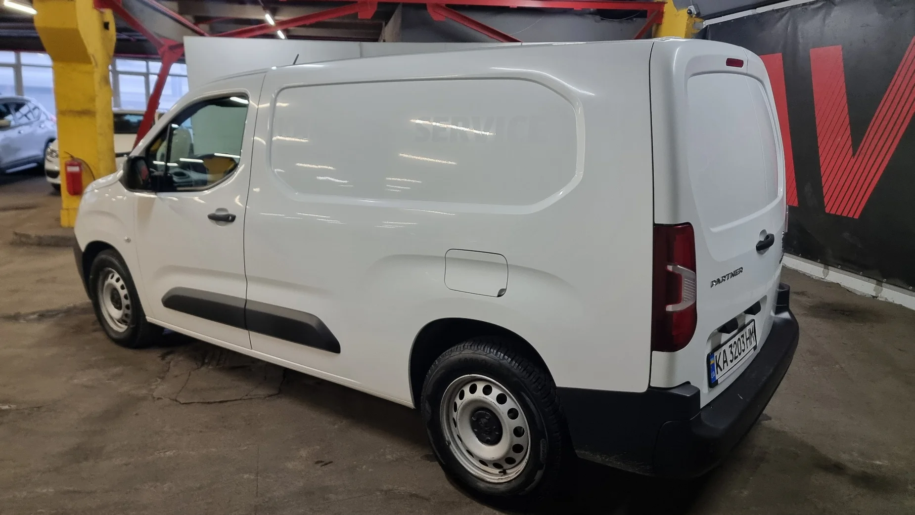 Peugeot Partner photo